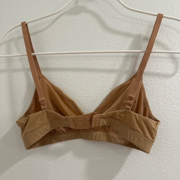 Skims Crossiver Fits Eveeybody Bralettes. Selling as a set! Regularly 40 each . - Picture 4 of 8